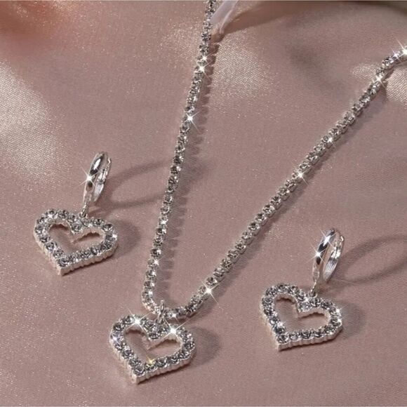 Sparkling Heart Rhinestone Pendant Necklace & Drop Earrings Set - Picture 7 of 7